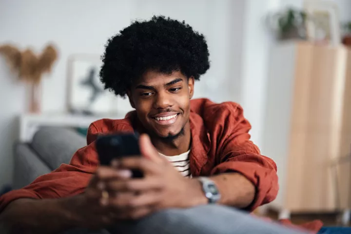TikTok et Instagram te font-il te sentir pauvre ?